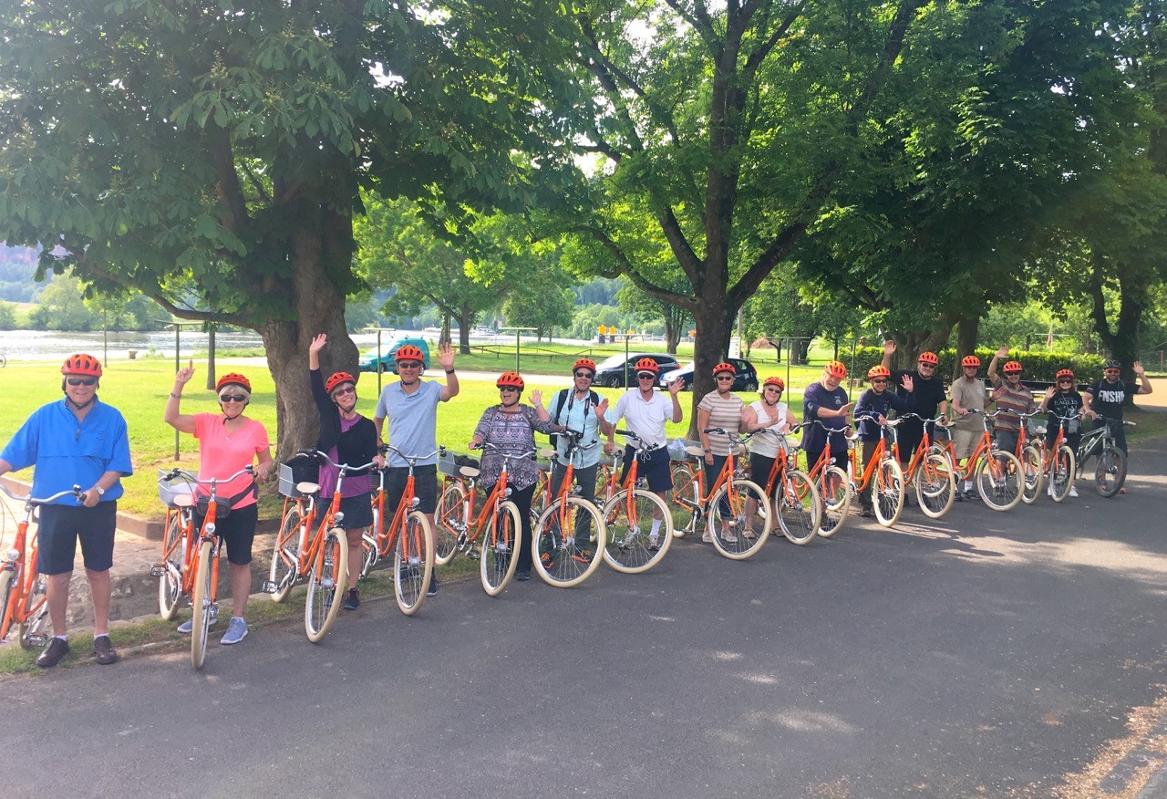 Teilnehmer an einer geführten Fahrradtour von Rita Stern