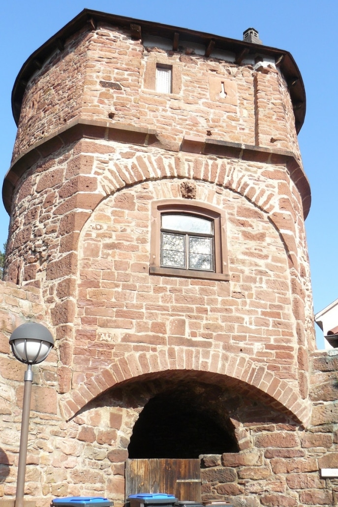 Der Zuckmantelturm an der südöstlichen Ecke der Stadtmauer von Miltenberg