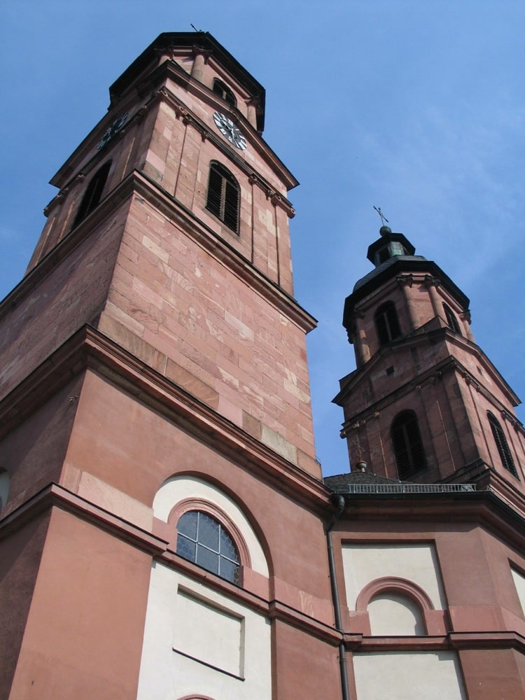 Türme der katholischen Stadtpfarrkirche St. Jakobus in Miltenberg