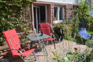 Ferienwohnung Burgblick der Familie Legler in Miltenberg - Terrasse mit Gartenmöbeln