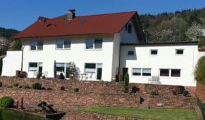 Gästehaus Tatjana in Miltenberg-Breitendiel von außen mit Garten