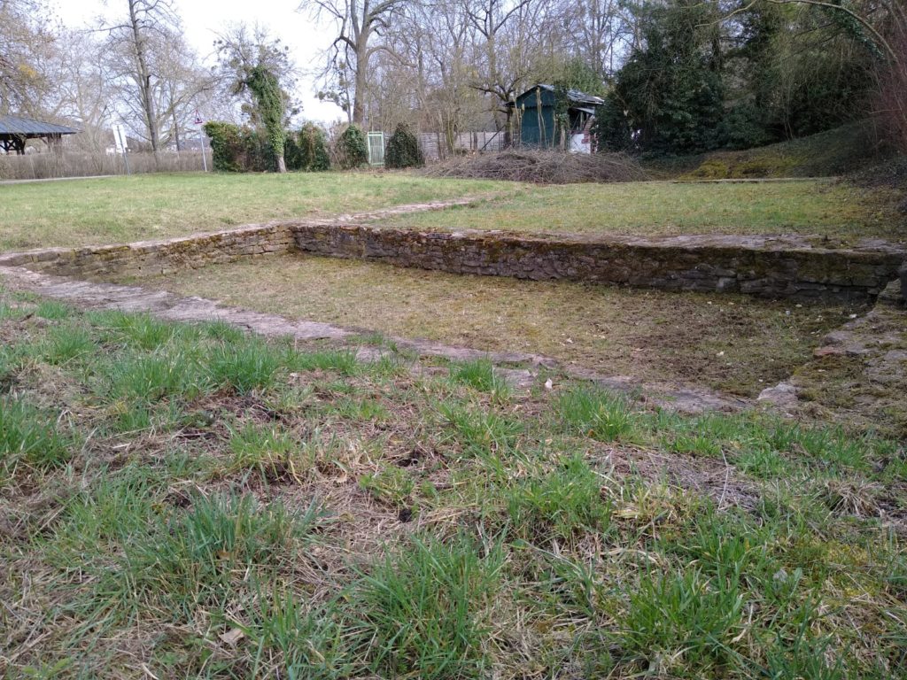 Fundamente des Römerbads, Teil der Führung "Welterbe Limes und Kohortenkastell" in Miltenberg
