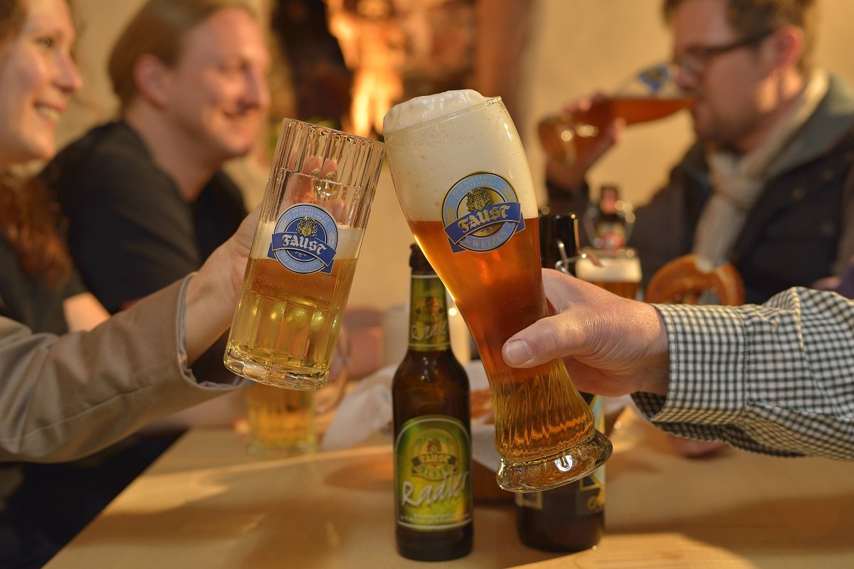 Bierprobe im Rahmen einer Brauerei-Erlebnis-Führung im Brauhaus Faust in Miltenberg