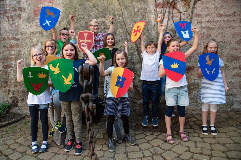 Museumsworkshops für Kinder in Miltenberg - Wappen gestalten