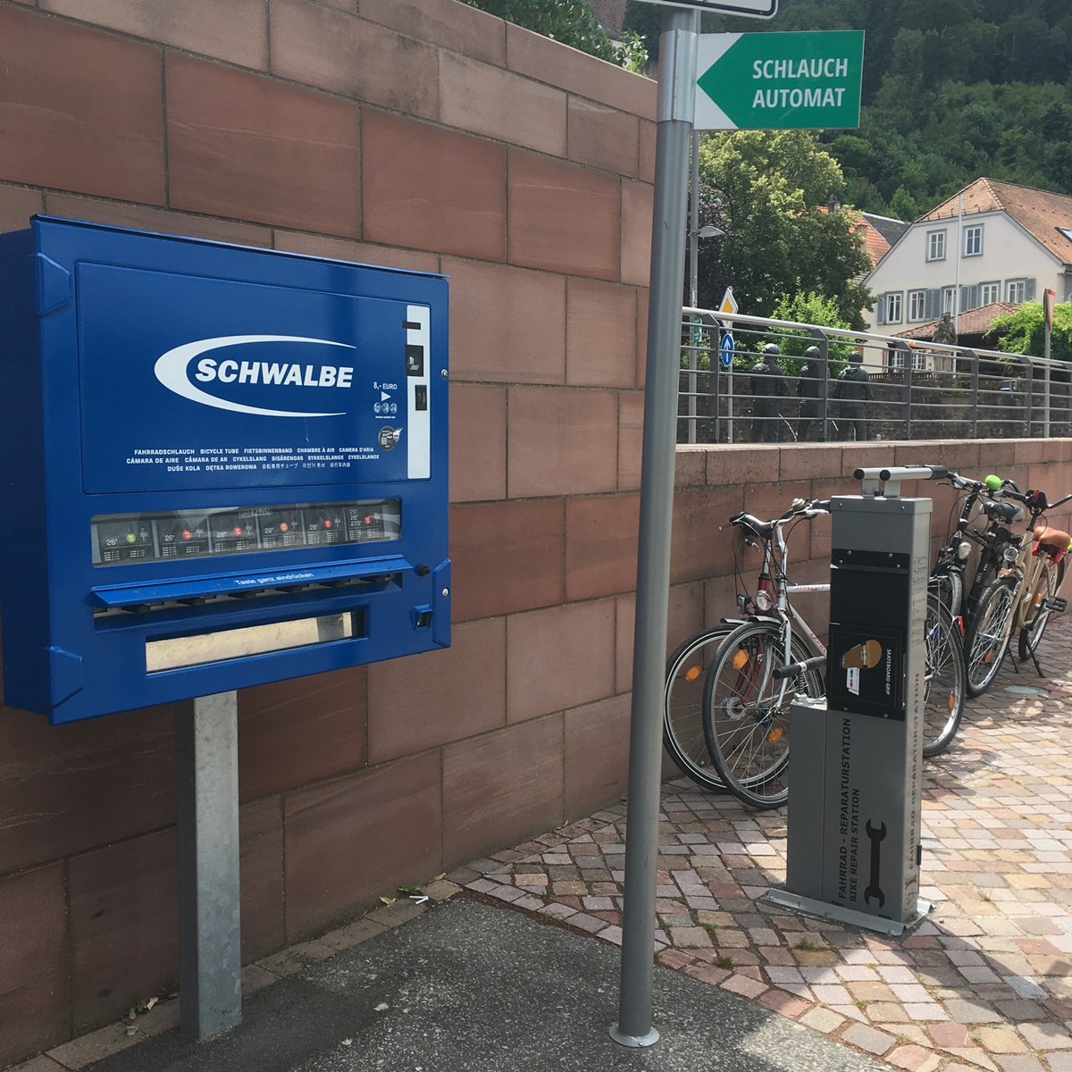 Fahrradreparaturstation und Schlauchautomat in Miltenberg am MainRadweg