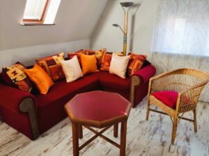 Ferienwohnung Hartnagel in Bürgstadt - Sofa in der Wohnecke