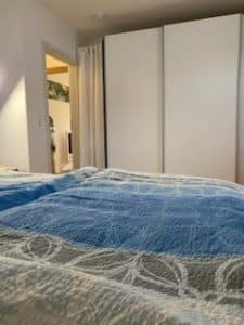 Ferienwohnung Schneider Schlafzimmer Doppelbett u Schrank © Liane Schneider