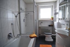 Badezimmer in der Ferienwohnung von Karin Gehrig in Kleinheubach