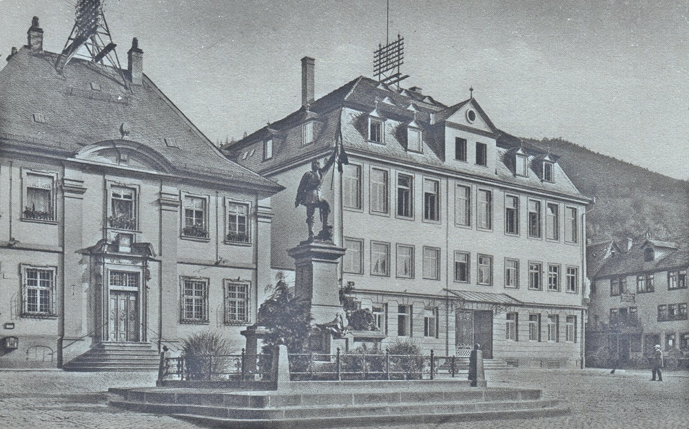 Der Engelplatz in Miltenberg mit Kriegerdenkmal vor dem Zweiten Weltkrieg
