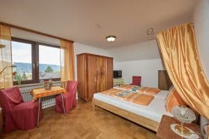 Schlafbereich im Doppelzimmer der Familie Jachtschütz in Miltenberg