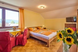 Schlafbereich im Doppelzimmer der Familie Jachtschütz in Miltenberg