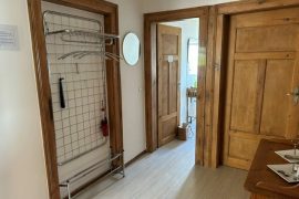 Flur in der Ferienwohnung mit Aufhängemöglichkeit.