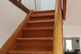 Ferienwohnung Leis Nr. 10 in Bürgstadt - hölzerne Treppe nach oben