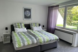 Eines der Schlafzimmer in der Ferienwohnung Bechtold in Miltenberg