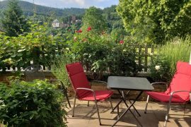 Terrasse der Ferienwohnung Burgblick in Miltenberg mit Blick auf die Mildenburg