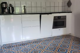 Küchenzeile in der Ferienwohnung Burgblick in Miltenberg