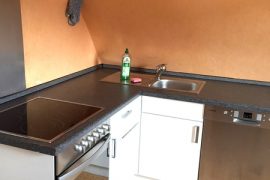 Herd, Spüle und Spülmaschine in der Ferienwohnung Dörr in Bürgstadt