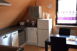 Die Küche mit Esstisch in der Ferienwohnung Dörr in Bürgstadt