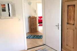 Blick vom Schlafzimmer 2 in den Flur der Ferienwohnung Dörr in Bürgstadt