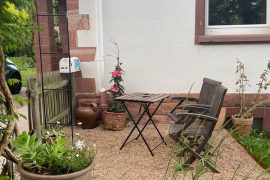 Garten mit Freisitz bei der Ferienwohnung Forsthaus in Miltenberg