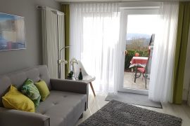 Ferienwohnung Hönl in Bürgstadt - Schlafsofa mit Blick auf die Terrasse