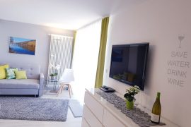 Ferienwohnung Hönl in Bürgstadt - Sideboard mit Fernseher