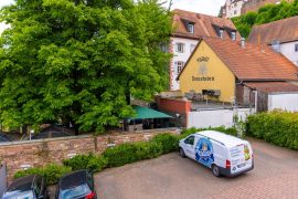Blick aus dem Fenster zum Hof in der Ferienwohnung an der Mainpromenade in Miltenberg
