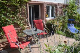 Ferienwohnung Burgblick der Familie Legler in Miltenberg - Terrasse mit Gartenmöbeln