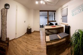 Ferienwohnung Mattern in Bürgstadt - Esszimmer mit Weitwinkel fotografiert