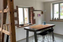 Esstisch in der Ferienwohnung Mauersegler in Miltenberg