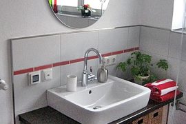 Ferienwohnung Oswald in Miltenberg - Waschtisch im Badezimmer