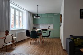 Küche mit Esstisch der Ferienwohnung Riesenbude in Miltenberg