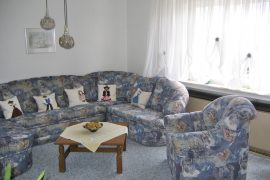 Ferienwohnung Inge Wolz - Sofa im Wohnzimmer