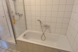 Ferienwohnung "Altstadtblick" in Miltenberg - Badezimmer mit Wanne und Dusche