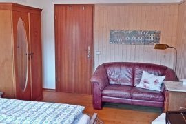 Ferienwohnung "Altstadtblick" in Miltenberg - Ledercouch im Doppelzimmer