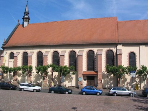 Die Franziskaner-Klosterkirche in Miltenberg vom Engelplatz aus gesehen
