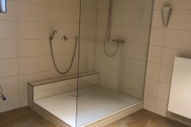 Gästezimmer Schuck in Kleinheubach - große Duschkabine