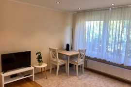 Gästezimmer Schuck in Kleinheubach - Sitzecke und Fernseher