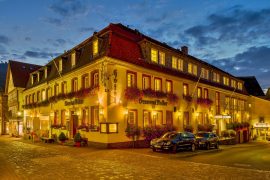 Hotel Brauerei Keller in Miltenberg - Ansicht von außen am späten Abend