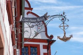 Alter Wirtshausauslieger am Gästehaus vom Hotel Centgraf in Bürgstadt