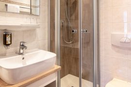 Modernes Bad im Hotel Centgraf in Bürgstadt