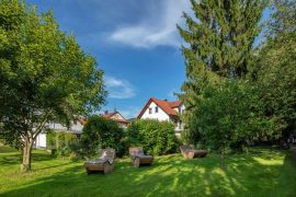 Garten vom Hotel Centgraf in Bürgstadt mit Panoramaliegen