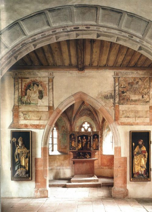 Innenraum der Laurentiuskapelle - Chorraum und Apsis mit Altar
