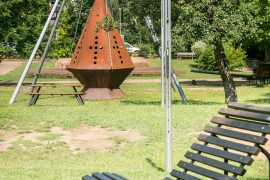 Jugendhaus St. Kilian in Miltenberg - Entspannen im Garten mit dem größten Weihrauchfass der Welt
