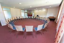 Jugendhaus St. Kilian in Miltenberg - Seminarraum mit Teppichboden