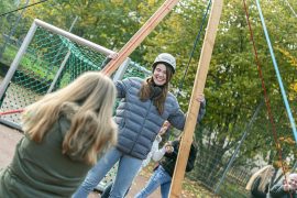 Jugendhaus St. Kilian in Miltenberg - Junge Menschen im Garten bei der Freizeit