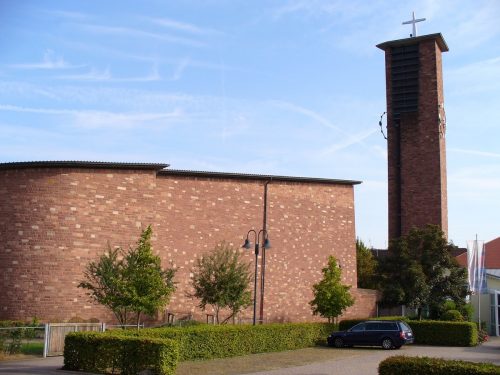 Katholische Kirche "Heiligste Dreifaltigkeit" in Kleinheubach von 1954