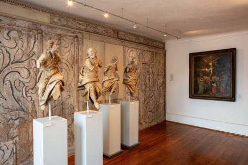 geschnitzte Darstellungen der vier Evangelisten im Museum Stadt Miltenberg