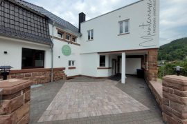 Mainterrasse Panorama Apartments - Hof vor dem Haus