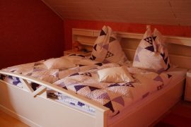 Doppelzimmer in der Pension Ursula Arnold im Miltenberger Stadtteil Mainbullau